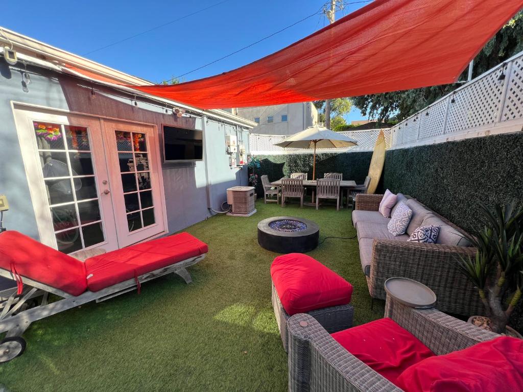 Chic Venice Beach Bungalow Steps from the Canals & Beach